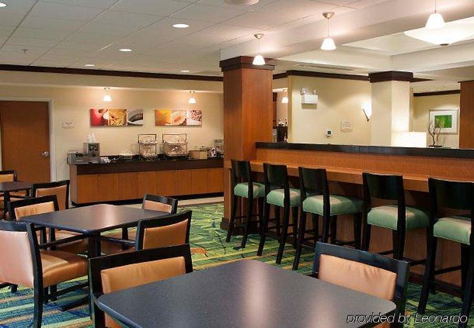 Fairfield Inn & Suites Bedford Restaurant billede